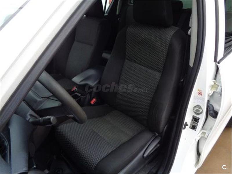 TOYOTA Hilux 2.4 D4D Cabina Doble GX 4p.